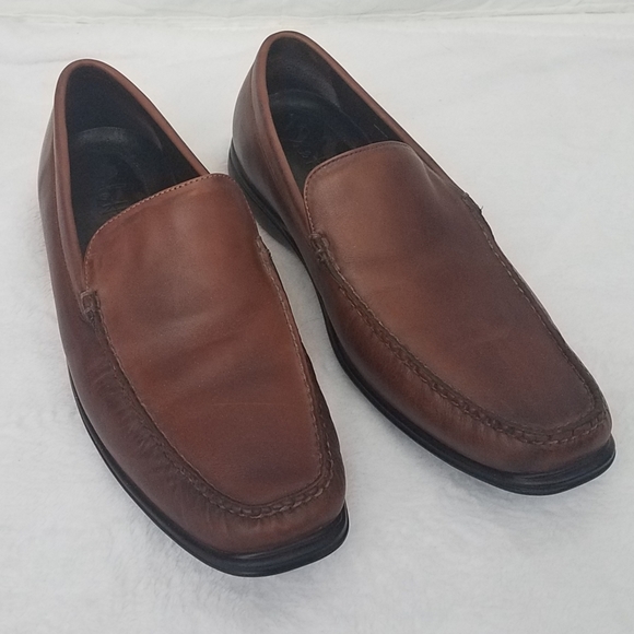 nike slip ons for men